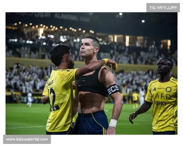 C罗多次头球攻门未果,赛后与门将交换球衣展现风度